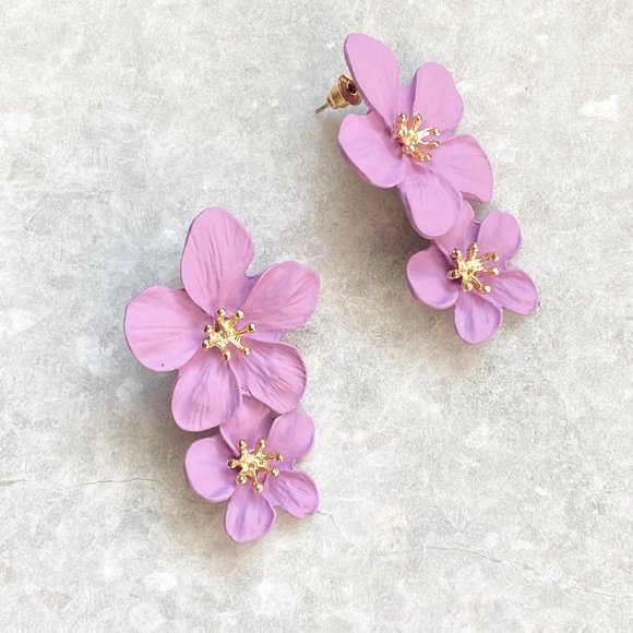 NEW Flower stud earrings in matte purple - Picture 2 of 8